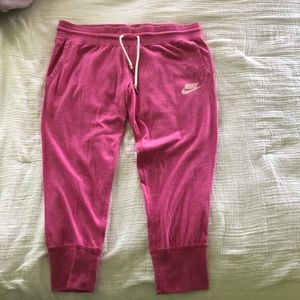 Women’s Nike Jogger Capris size L